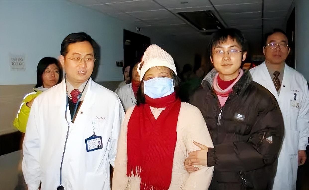 刘婷|17年前，背母上大学的刘霆，29岁时变性成女人，如今过得怎么样了