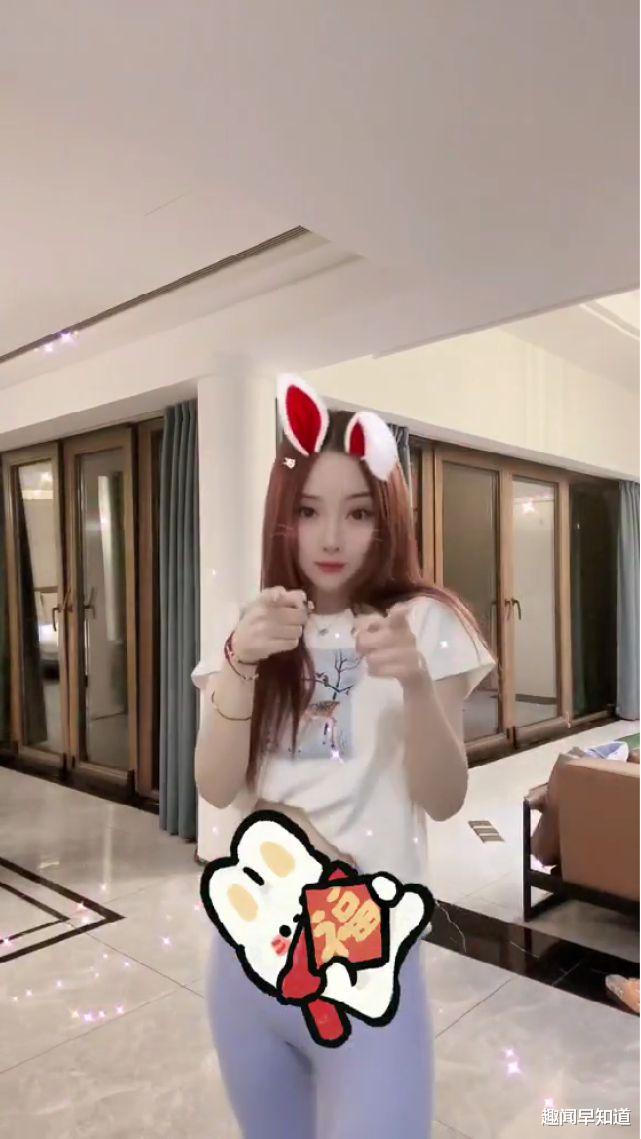 李小璐|李小璐劲歌热舞嘻哈范十足,腰间赘肉抢镜,发文澄清超无奈