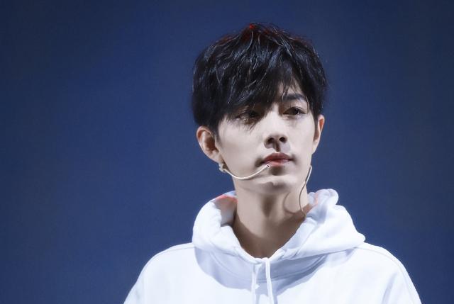 肖战|肖战续约《如梦之梦》已成定论?权威报纸率先报道,肖战未缺席