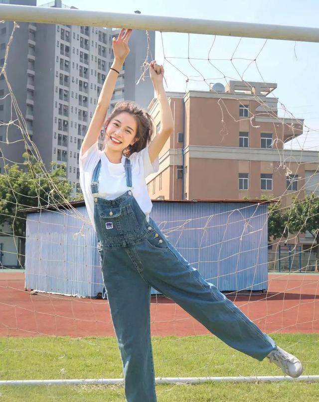 养生 想要把普通的短袖,穿出时髦感,也是要讲究方法和技巧的