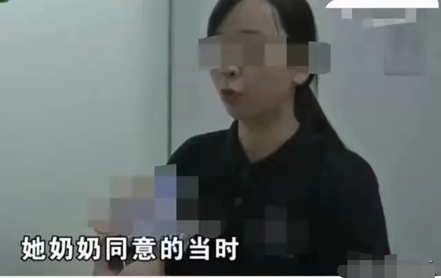 女孩头发沾上气泡胶,老师在孩子奶奶同意后帮忙剪下,遭家长索赔2万:好运被你剪掉了