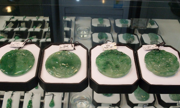 翡翠|如果你还没有翡翠饰品的话，就看下这篇文章，无动于衷算我输！