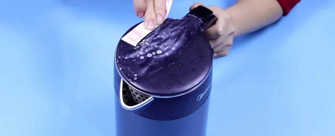 脱发|牙膏用完后剩下一个牙膏皮，很多人直接扔掉，那样就太可惜了