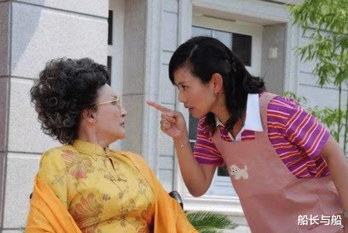 大爷脑溢血住院,再婚7年老伴迅速咨询律师离婚,女儿:没良心