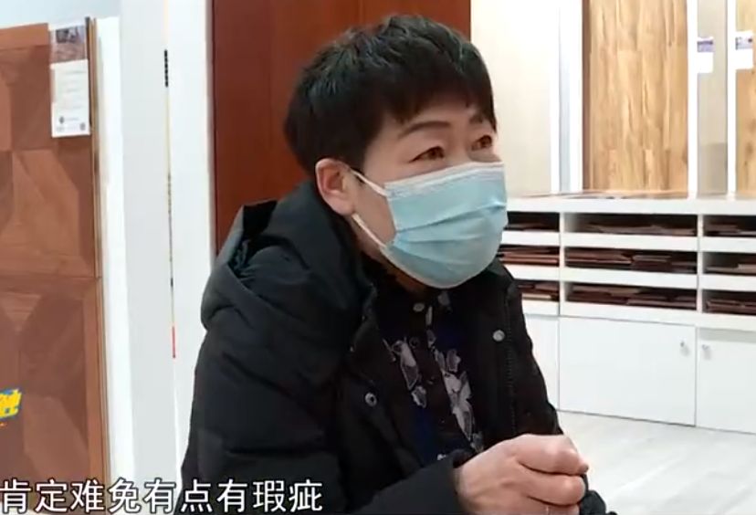 37800买实木地板，安装发现缺漆裂纹，想退货被拒：正常现象