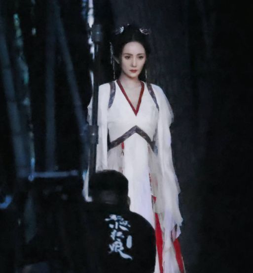 |郭晓婷《狐妖》路透，紫衣亮相腰间挂葫芦，顶替袁冰妍出演女二号