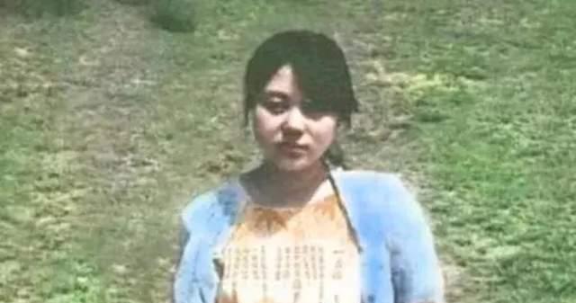 1993年,“最美死刑犯”任雪穿着露脐装上路,被枪决前突然张开嘴