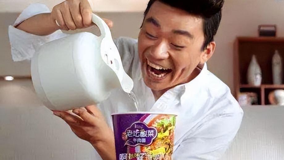 成龙|不接康师傅广告、不和她对戏、不请他代言，饭圈“忌讳”是真的？