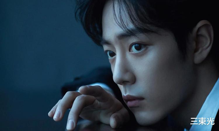 肖战|肖战参加《清明云诗会》，五官端正，帅气出场