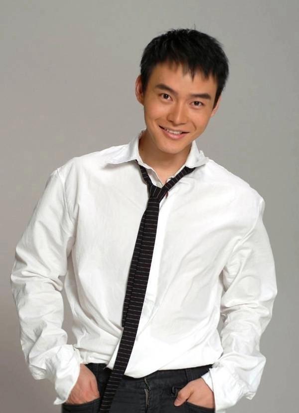 侣皓吉吉|侣皓吉吉：毁容后父亲海岩心疼，被强捧的“太子”，当导演终出名