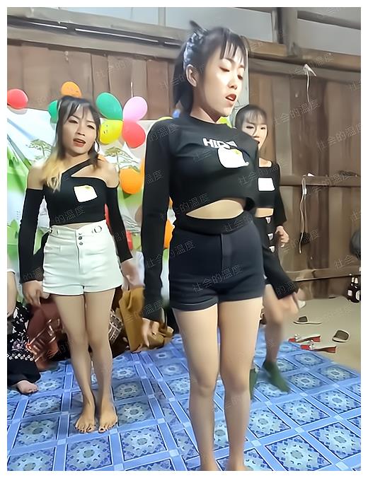 侏儒3姐妹嫁不出去，身高不过1米2被人嫌弃，想做网红养活自己