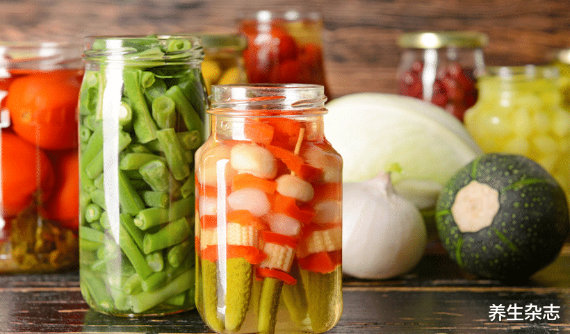 胆固醇|经常吃鸡蛋会伤害甲状腺?医生:不想甲状腺“报废”,3种食物尽早远离