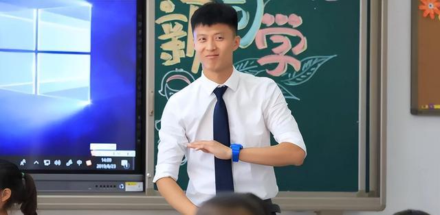 大学生|啥职业是丈母娘眼中的“香饽饽”？公务员不算啥，榜首才是抢手货