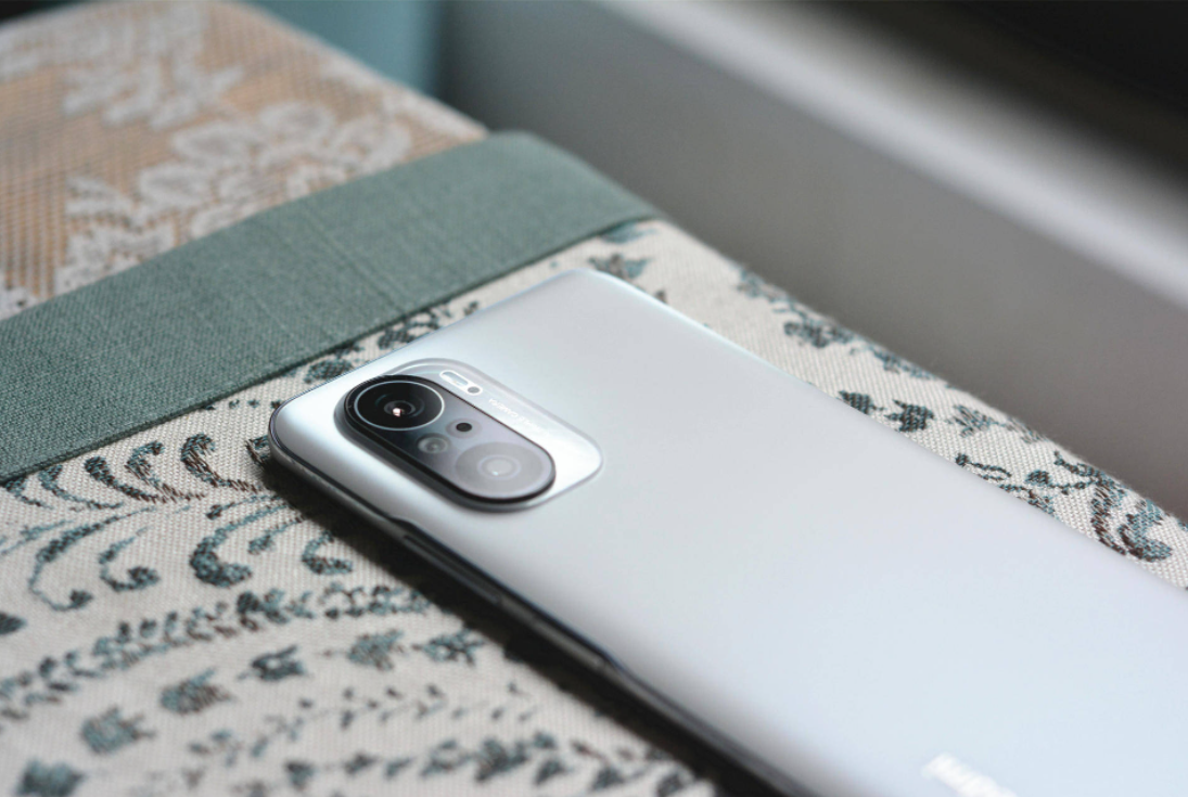 c语言|性价比神机加速退场，三星E4屏幕+索尼三摄，顶配跌至1869元