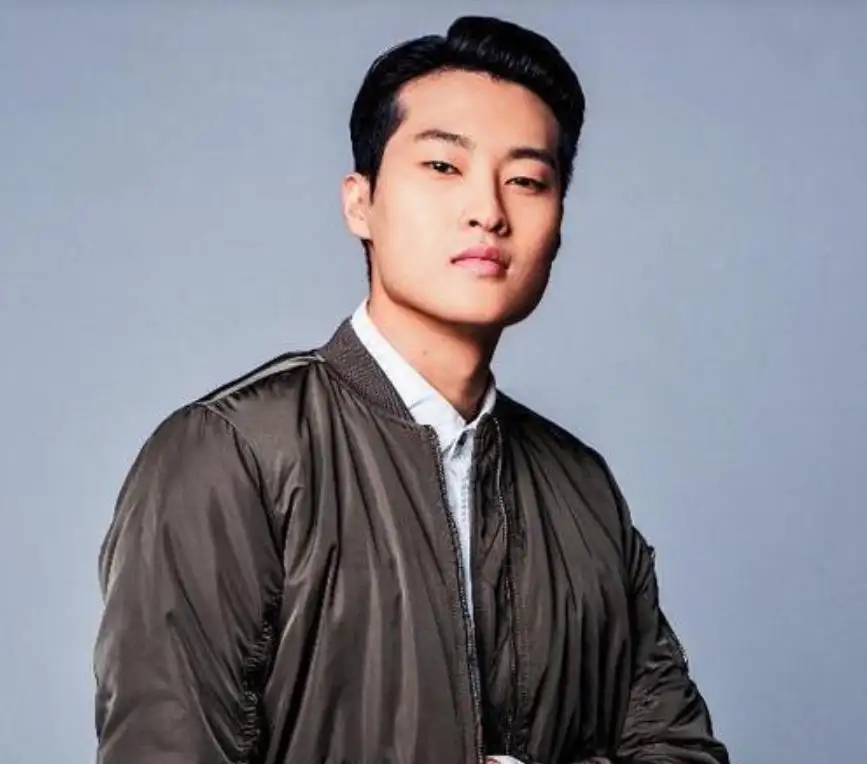 刘畊宏|台湾“母子恋”：26岁男模和66岁干妈结婚，一段不伦而荒谬的爱情