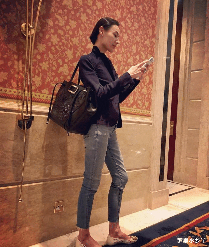 李嘉欣|梁洛施复出首登伦敦時裝周,衣品复刻李嘉欣,30岁活成富太的样子