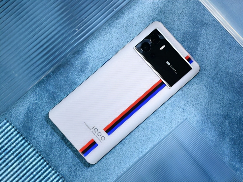 iqoo|大学生新机推荐:看重性能和游戏,选这些总没错