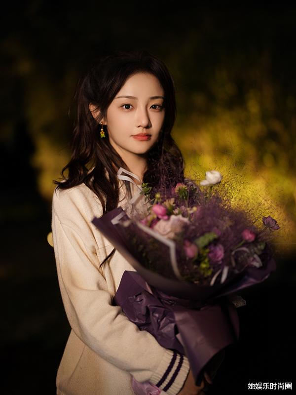 吴佳怡|吴佳怡携一漫改剧来袭，化身清纯女大学生，搭档95后人气小生