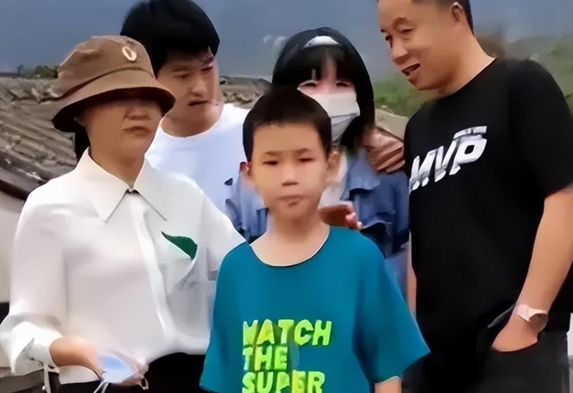 |孙卓认亲回深圳后很少露面，卓妈直播回应原因，被赞三观太正了