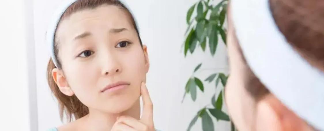 夏天脸上容易出油怎么办？分享4个护肤技巧，让你和大油田说拜拜
