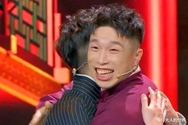 孟鹤堂|德云社烧饼带录音回家，评论区画风集体跑偏，孟鹤堂：啥都往家拿