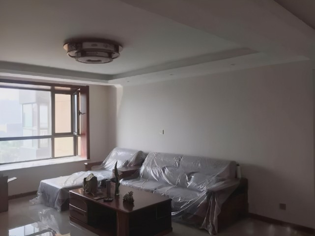 老公装修硬是不做电视墙,完工后我发到群里,群里消息炸了锅