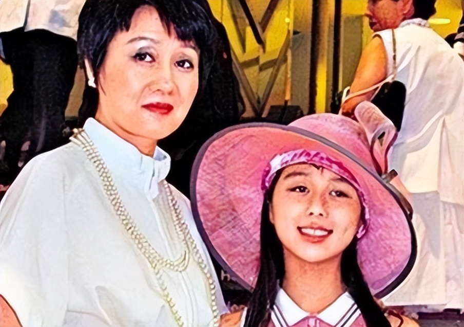 何超欣|“天选之女”何超欣：赌王最宠爱的女儿，活成了传统大家闺秀的模样