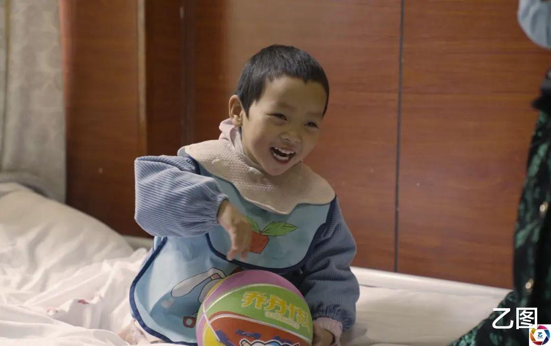 儿媳难产家人未坚持剖腹产,导致孩子缺氧患病,儿媳绝望中离家