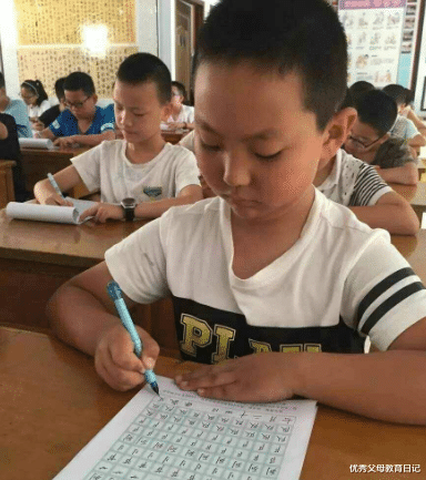 河南|新一代的筑基者！河南9岁小学生苦练400天，字迹工整如“印刷体”