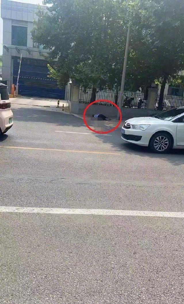 河北发生严重持刀伤人案,致2死1伤,嫌犯行凶画面曝光,信息披露
