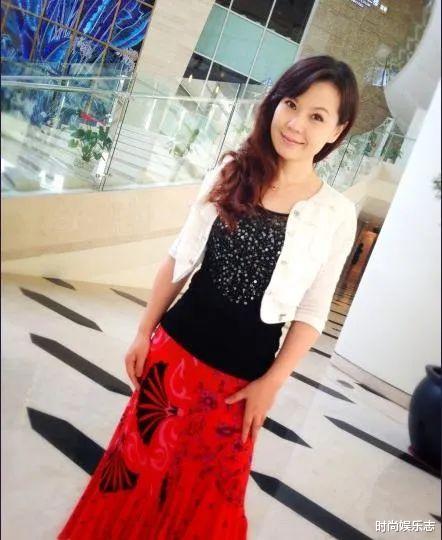 周冰倩|周冰倩53岁了还那么美！不仅身材凹凸有致，颜值更是不减依旧迷人