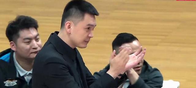 韩德君|周俊成展潜力，韩德君压哨扣篮，张镇麟得分抖肩，杨鸣剩一个动作