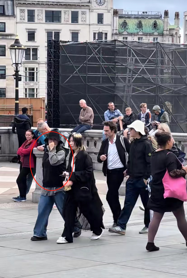 马思纯|马思纯张哲轩终于官宣!男方晒裸上身照太辣眼,高调互动再惹争议