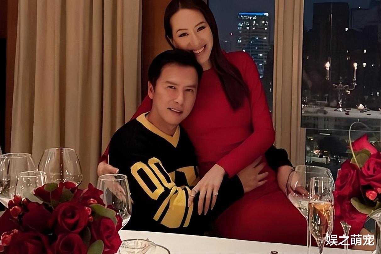 甄子丹|甄子丹为第三任妻子庆生,小18岁诗诗美如少女,两人已恩爱19年