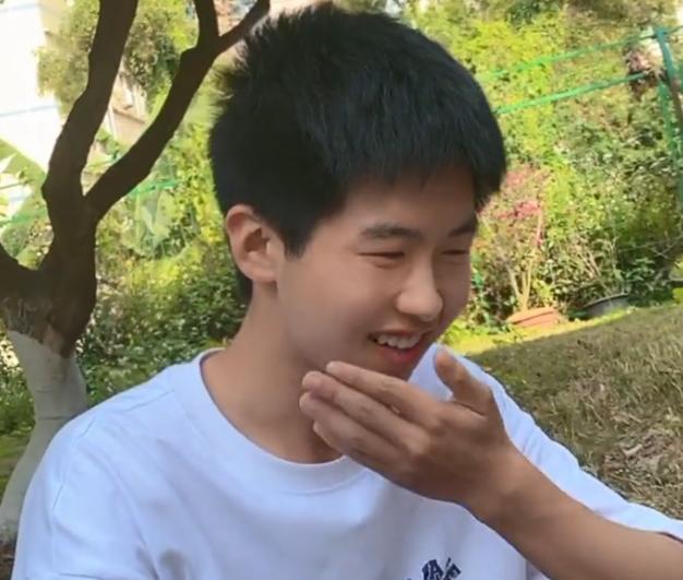 原生家庭|孙卓回归原生家庭后，学会了打扮、开阔了视野，网友：亲情的力量