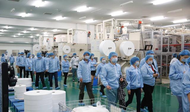 |工厂招工“遇冷”,月薪6000却没人过问,毕业生都去哪里了?