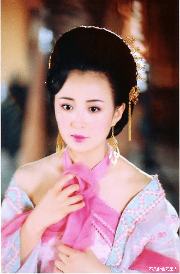 溜肩|溜肩才是美人肩，这9位女星全是古装美人，秒杀一众直角肩