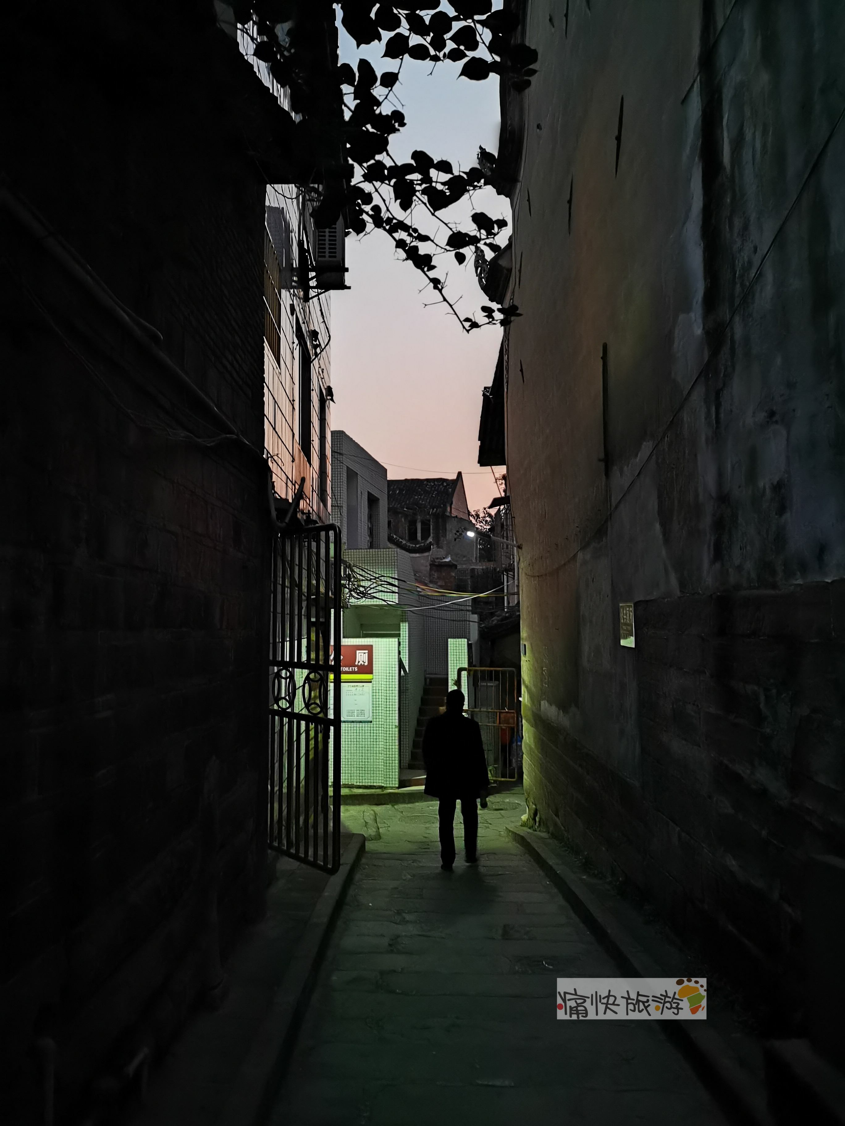 古镇|光影自贡｜夜游牛佛