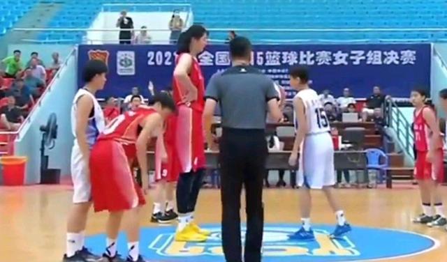 WNBA|女篮2米26高塔独霸篮下！曾爆砍42+25 受WNBA关注，许利民亲自考察