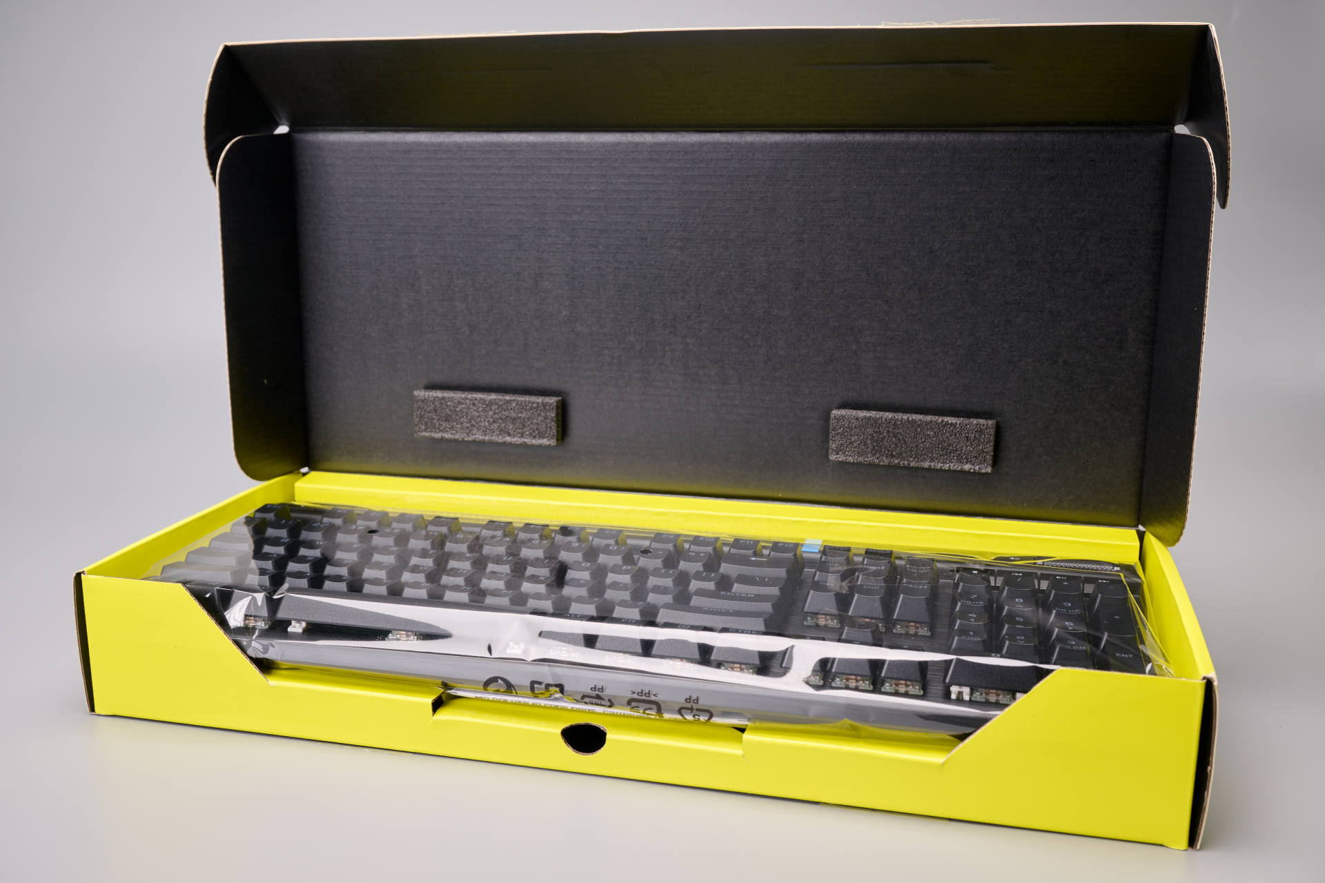 bilibili|PBT键帽8K回报率,海盗船K70PRO开箱