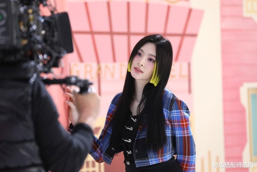 被赵丽颖的“公主切”圈粉了,减龄还显脸小,从辣妈变辣妹!