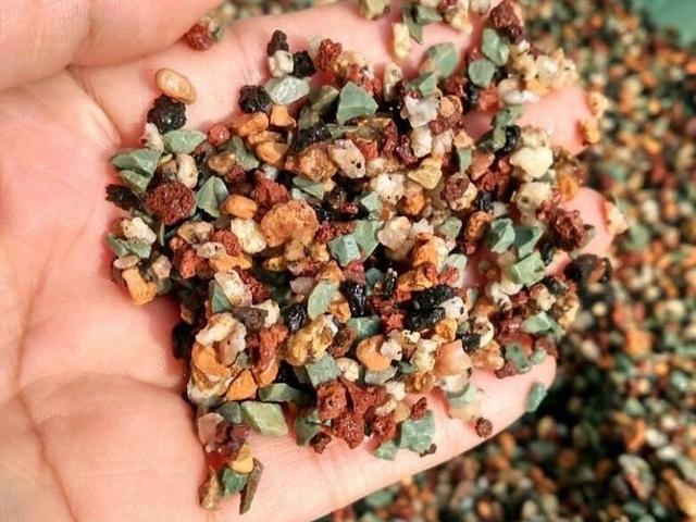 如果给多肉用铺面石,记得简单清洗一下,不板结更透气