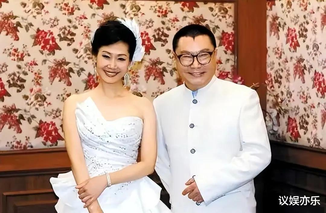 尹相杰|尹相杰携小16岁娇妻聚会，娇妻肤白貌美，曾三次示爱被于文华拒绝