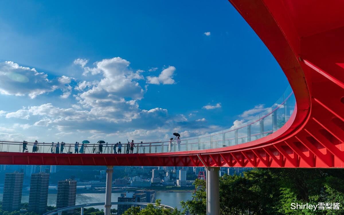 |重庆又火了一个观景地标,270度俯瞰江景,魔幻8D地貌显露无疑