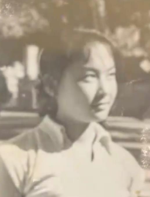 李玟|李玟爸爸年轻时像这个男明星，也太帅了，李玟两个姐姐都是港姐