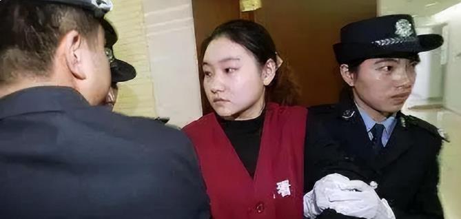 2006年,北京女孩诈骗世界冠军和姨夫320万,只为给男友买保时捷
