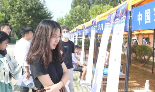 中国石油天然气集团|中国石油面向社会招聘,平均月薪可达8590元,这3类毕业生有福了