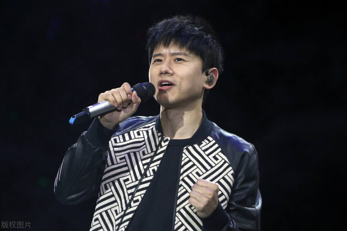 华晨宇|“被高估”的6位歌手，拿奖拿到手软，有人却拿不出像样的代表作