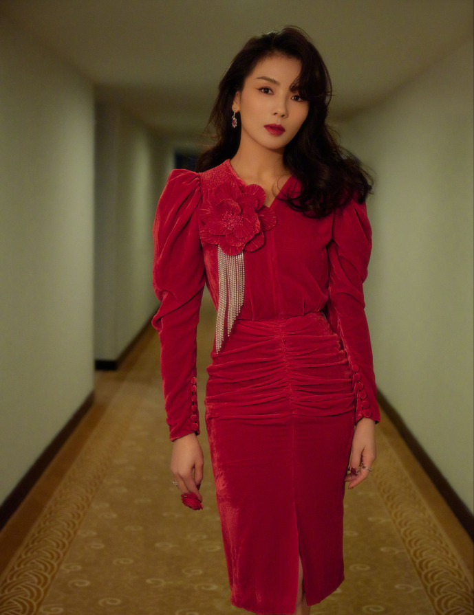 春晚|春晚口红色号又火了！李思思美上热搜，刘涛变港风美人，美女新人亮眼