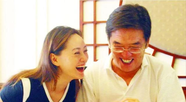 大宋佳|60岁大宋佳：与二婚老公国外开店，生活滋润，优雅贵气不输当年